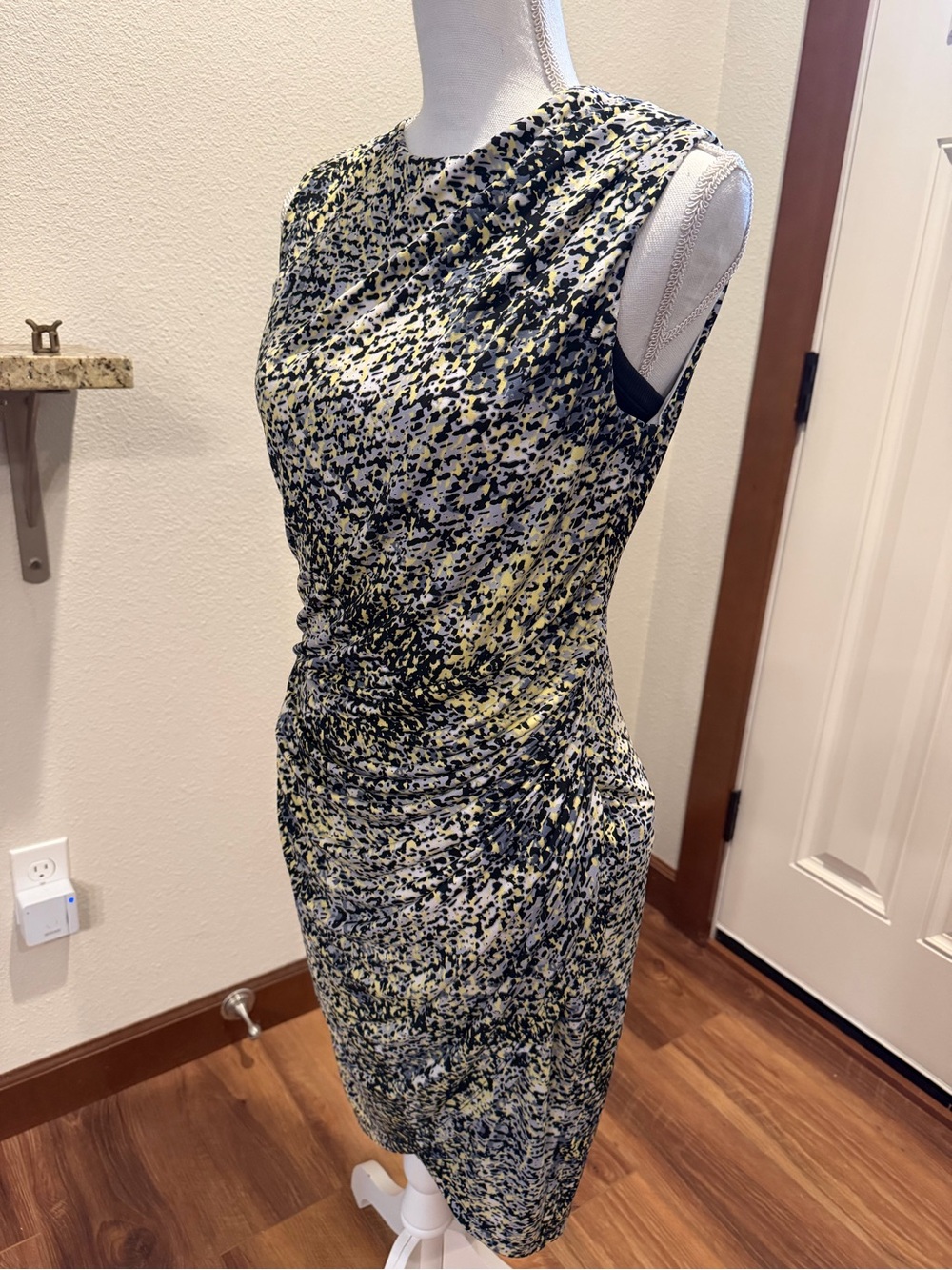 Sleeveless Ruched Sheath Dress in Yellow and Navy Abstract Print